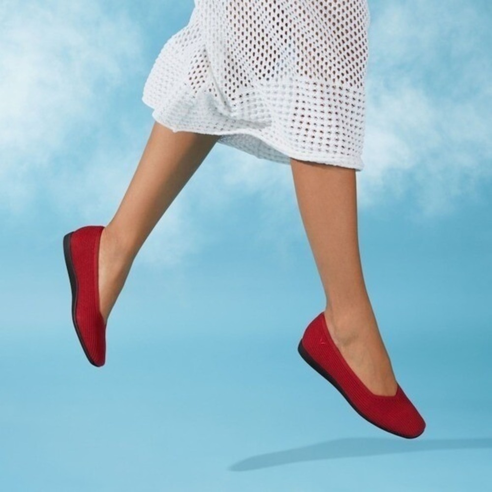 VIVAIA Lightweight Square-Toe V-Cut Flats‎ (Margot Walker) Red EU/38.5 US/7.5